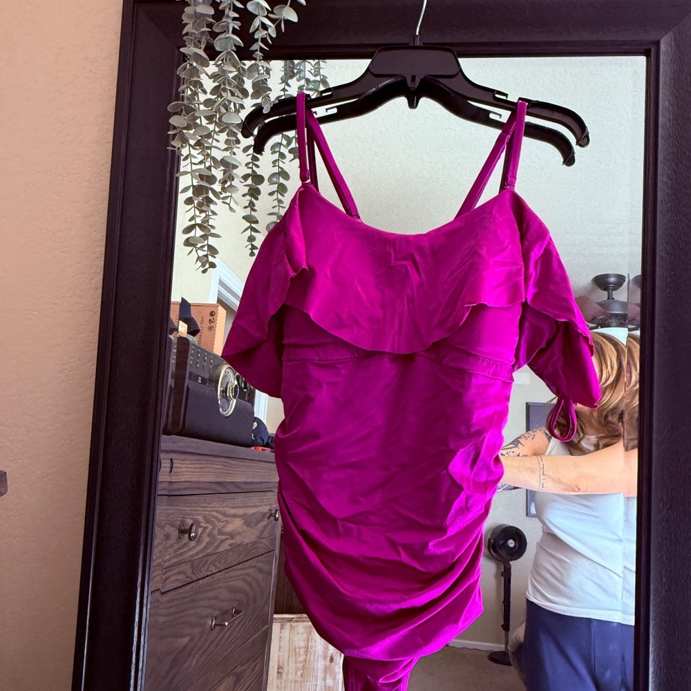City Chic Fuchsia Ruffle swimsuit - Picture 4 of 4